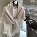 Haferschleim-beigefarbener Strickschal aus 100% Wolle mit echtem Materialetikett - Gebrochenes Weiß
