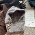 Passamontagna vintage in maglia grigia con bottoni in corno e lana di alpaca - Grigio