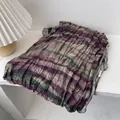 Detailansicht eines Falten-Baumwoll-Leinen-Schals mit lila, grün und taupe Streifen - 180x60cm / Grün