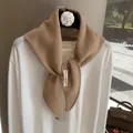 Damen-Strickschal aus 100% Wolle in Kamelbraun, Dreieckstuch mit Wabenstruktur - Khaki