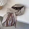 Écharpe japonaise rétro en coton à fleurs pour femmes aux tons marron et café pour l'hiver - Blanc Cassé