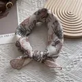 Pañuelo cuadrado ligero de algodón y lino con motivo floral marrón para mujer - 58x58cm / café