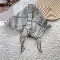 Λεπτομέρεια μαρμάρινου μοτίβου tie-dye σε απαλό ριγέ φουλάρι με λεπτή ραφή στις άκρες - 28*115cm / Ανοιχτό γκρι