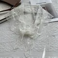 Foulard in pizzo bianco stile pastorale con ricami delicati e bordi a smerlo - Bianco Sporco