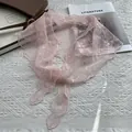 Fazzoletto da testa a triangolo in pizzo floreale rosa con ricami e bordi ondulati - Rosa