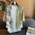 Grande foulard quadrato graffiti retrò con motivi floreali vintage e inchiostro verde - Giardino Segreto