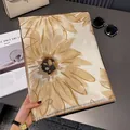 Dettaglio della sciarpa in cotone e lino con stampe di girasoli e bordi sfilacciati - 180*90CM / Margherita-Cachi