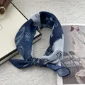 Marineblauer Baumwoll-Leinen-Schal mit Paisleifen-Schal mit Paisley-Muster auf weißem Grund - 58 cm x 58 cm / Navy Verlauf