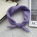 Pañuelo de seda floral morado de estilo francés anudado para decorar el pelo o el bolso - Patrón Floral Pequeño / Morado