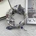 Vintage katoenen linnen vierkante sjaal met bloemenprint en marineblauwe zoomrand - 58*58cm / Gardenia