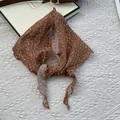 Pañuelo triangular vintage de algodón y lino con flores y bordes de volantes delicados - Naranja Brillante