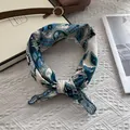 Foulard vintage francese color verde petrolio con motivo paisley e bordi in pizzo blu - 70cmx70cm / Blu