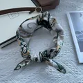 Dettaglio sciarpa paisley retrò con bordo in pizzo all'uncinetto verde scuro - 70cmx70cm / Verde