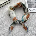 Foulard en coton à fleurs avec bordure dentelle et motif feuilles sur fond blanc tricoté - 70cmx70cm / Motif De Feuille (Feuille)