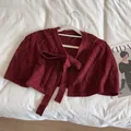 Chal de punto trenzado burdeos para mujer con cierre de lazo para un estilo retro elegante - Rojo Ancorra