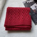 Sciarpa in maglia 100% lana rosso intenso con motivo geometrico e bordo a coste - Rosso