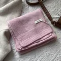 Bufanda rosa claro de 100% pura lana con textura de punto suave y estilo elegante - Rosa