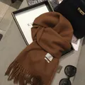 Sciarpa in cashmere color caramello con frange ed etichetta tessuta per l'inverno - 180*30cm / Caramello