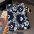 Sciarpa in cotone e lino blu navy e crema con nappe e motivi floreali astratti - 180cm x 90cm / Blu