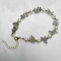 Handgemaakte zoetwaterparel armband met grijze natuursteen en gouden kralen - Labradoriet