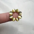 Anello artigianale con pietre occhio di gatto e perle di quarzo verde oliva donna - Occhio di tigre dorato