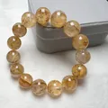 Natur-Achatperlenarmband mit gelben Dendritenmustern auf einer grauen Schmuckschatulle - Moosachat Landschaftsstil (Nr. 3)