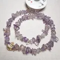 Dettaglio della collana in scaglie di ametista con chiusura a moschettone dorata regolabile - Collana / Ametrina