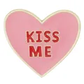 Spilla a cuore in smalto rosa con bordo dorato e scritte rosse KISS ME 3D - C3481-3