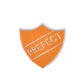 Insignia metálica naranja en forma de escudo con texto PREFECT blanco y borde plateado - Escudo Letra (PREFECT) / Naranja