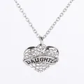 Collana con ciondolo a cuore in argento con strass e incisione Daughter su sfondo bianco - FIGLIA