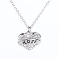 Silberne Herzenskette mit 'HOPE' Gravur und funkelndem Voll-Diamant-Zirkonia-Besatz - HOPE