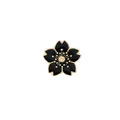 Detail einer schwarzen Emaille-Kirschblütenbrosche mit polierten goldfarbenen Kanten - Sakura Stil (C1147-Schwarz) / Schwarz