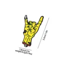 Gelbe Zombie Rock Hand Emaille Pin für Jacken mit Höhe 1.3 Zoll und Gewicht 4.2g - Gelber Zombiehand-Gestenstil (C1362)