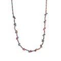 Collar bohemio de cuerda trenzada en rosa, azul y dorado con nudos decorativos a mano - Letra K