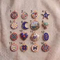 Set de dijes esmaltados en oro 18K con motivos celestiales, estrellas y conchas - 1 Patrón Redondo (Colgante Solo)