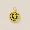 Anhänger mit Lucky YOU! Text auf gelbem Emaille-Hufeisen und goldenem Ring - U-förmiger Anhänger