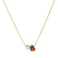 Detalle del collar dorado con perla blanca redonda y colgante de circonita roja - Enero