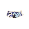 Detailansicht einer blauen japanischen Koi-Fisch-Emaille-Brosche mit Goldlegierung - Dunkelblaue Koinobori Brosche (C1540-3)