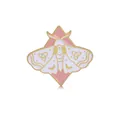 Kreative weiße Motte Emaille-Pin mit goldenen keltischen Knoten auf rosa Basis - C1861-1