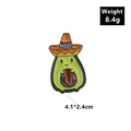 Süße Avocado-Anstecknadel mit orangefarbenem Sombrero, Emaille-Abzeichen 4,1x2,4cm - Avocado mit Sombrero / Avocado C2040
