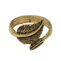 Dettaglio dell'anello portatovagliolo a foglia con finitura dorata antica e venature - Stile Piuma Oro Vintage (Z1018-1)
