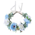 Blumenkranz in Himmelblau und Cremeweiß mit grünen Blättern und Seidenband-Verschluss - Himmelblau Und Cremeweiß Stil (W1029)