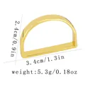 Nahaufnahme vom goldenen Serviettenring in D-Form mit Maßen 3,4cm Breite und 2,4cm Höhe - D-Förmiger Serviettenring (Z1125-3)