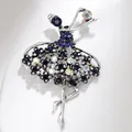 Spilla ballerina argentata con cristalli blu scuro ed elegante gonna traforata - Stile Ballerino di Danza Classica con Strass Blu Scuro (XZ109)