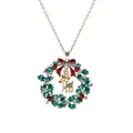 Collana con ghirlanda di Natale in smalto verde, strass colorati e ciondolo a renna - Stile Renna Dorata (A3043-7)