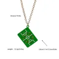 Collier avec pendentif terrain de football vert et chaîne dorée au style sportif - Style de Terrain de Football