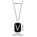 Collar hip hop con colgante de letra V y cristales brillantes en una cadena de 70 cm - Letra V