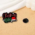 Spilla di Natale in smalto con cappello di Babbo Natale rosso e stella verde - Christmas Time (C2565-1)