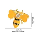 Detailed macro view showing bee napkin ring dimensions 4cm by 3.9cm and 17g weight - Rhinestone Bee Style (Z1332-2)