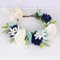 Couronne de fleurs avec roses crème, bleu marine et bleu clair et ruban ajustable - Style Froid Bleu Blanc (W1175)